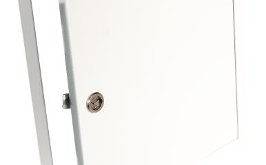 Tarkastusluukku salpalukolla, pikakiinnikkein