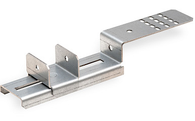 Säädettävä kiinnikesarja maatelineeseen