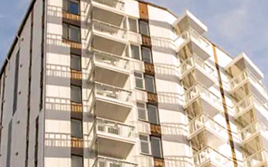 Elebet luottaa vanerin saatavuuteen ja palveluun