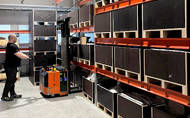 Referenssi: Vanerirakenteinen varastointi- ja kuljetusratkaisu